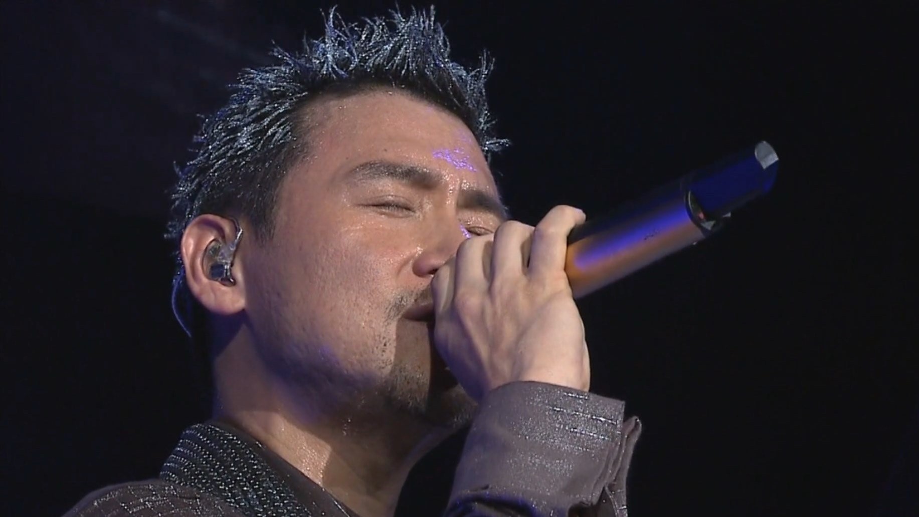 张学友演唱会上突然头晕跌倒