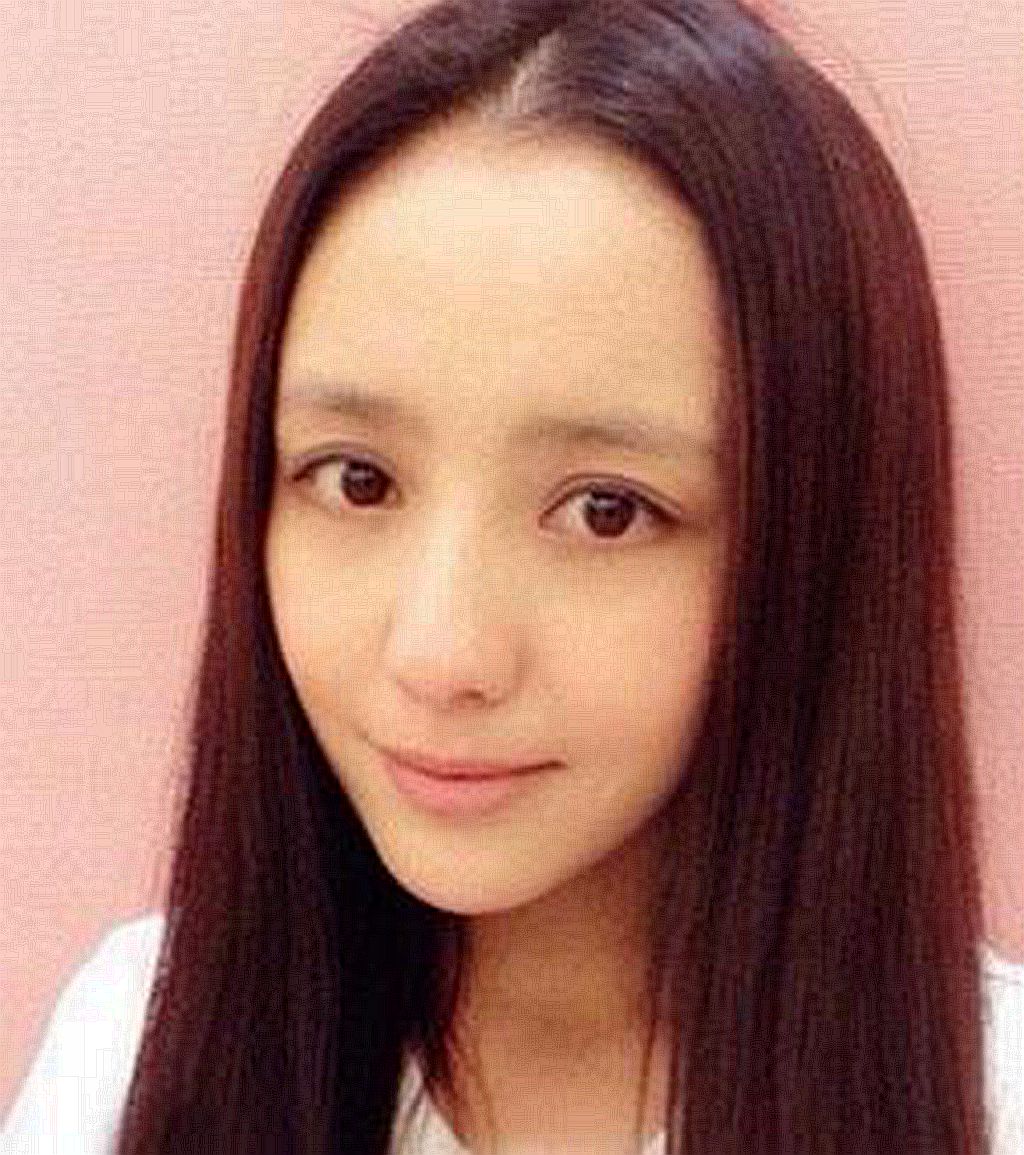 佟丽娅卸妆后依然很清纯,只是眉毛稍微显得淡,但是可以了,佟丽娅卸妆