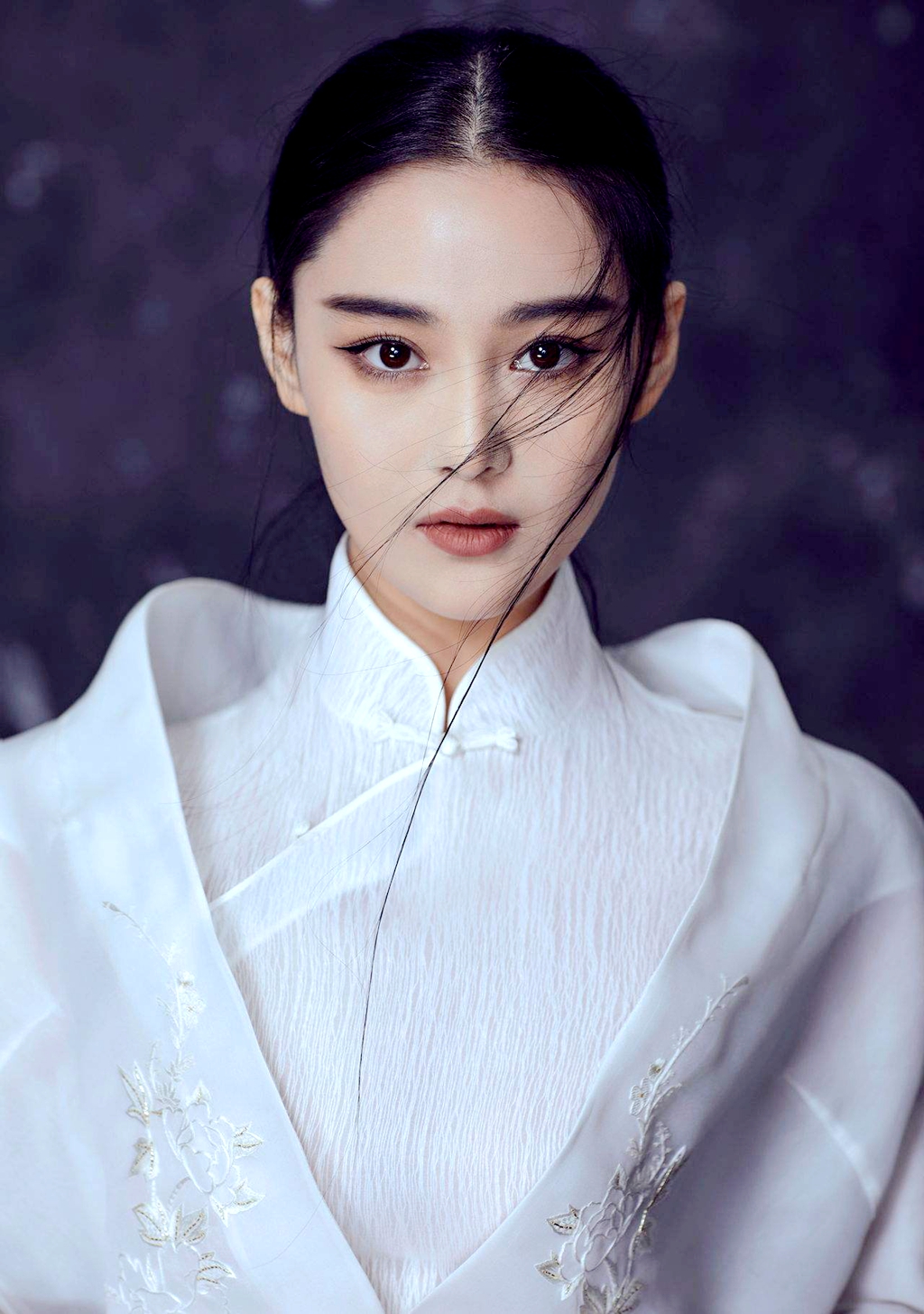 张馨予证件照打100分,景甜证件照打80分,最后一位打10分!