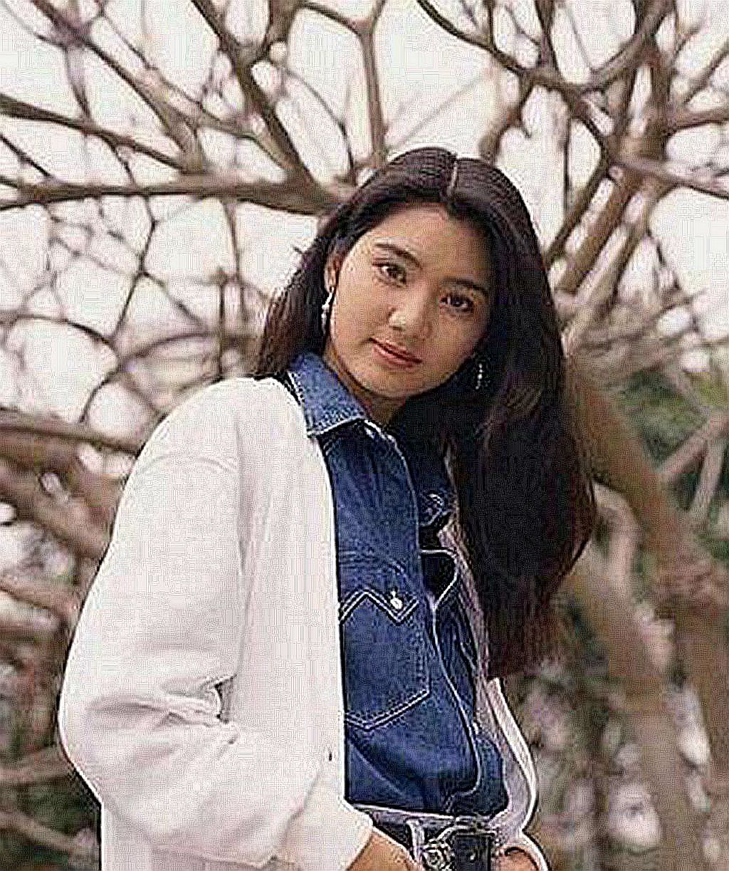 1993年的《原振侠》,剧里美女如云,洪欣在剧里扮演一位美丽动人的蓝绫