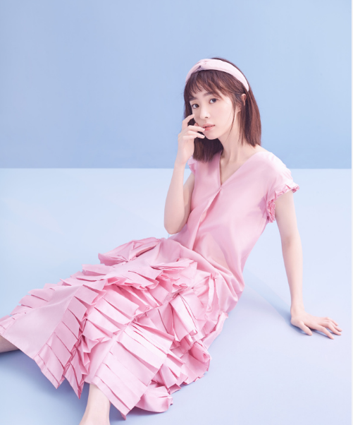 追梦女孩胡冰卿时尚写真封面,网友:你简直就是超级美的小仙女