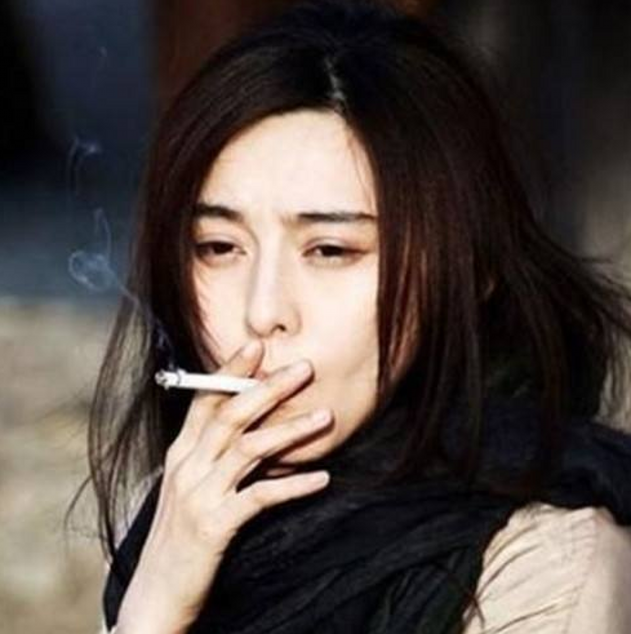 最近爆出的吸烟女明星图片