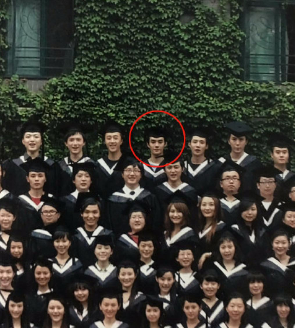 王凯大学毕业照曝光,网友:五官精致,从小美到大!