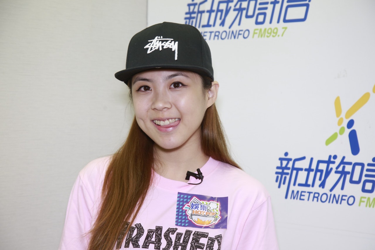 火鸡姐无惧公司反对拍拖,自称一向贴地:我不会理会公司