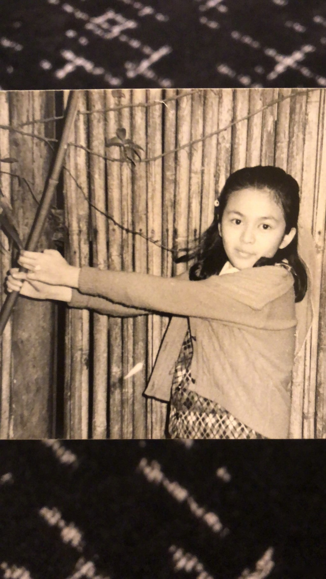 "女神"关之琳六一儿童节发福利,童年照美呆了