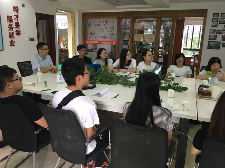 6月1日,闽师大商学院梁振东博士率人力专业学生到云招聘实训