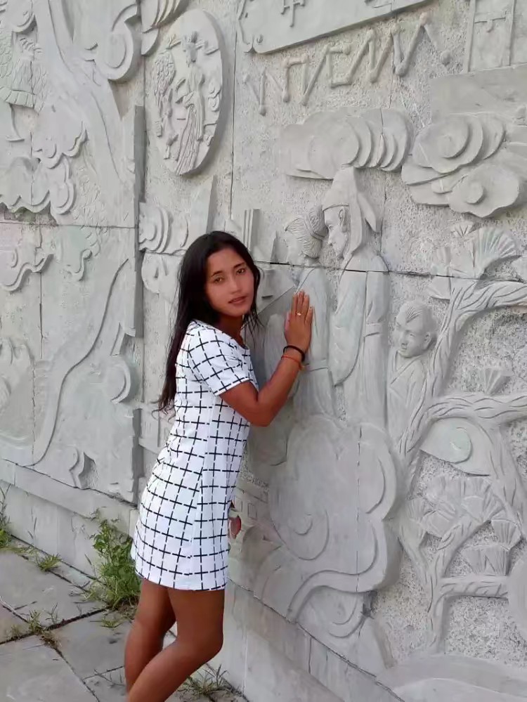 云南沧源山区的佤族美少女,容貌俊美,身材很棒,你是否喜欢?