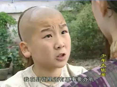 然而,成年后的赵欣培与儿时模样大相径庭!