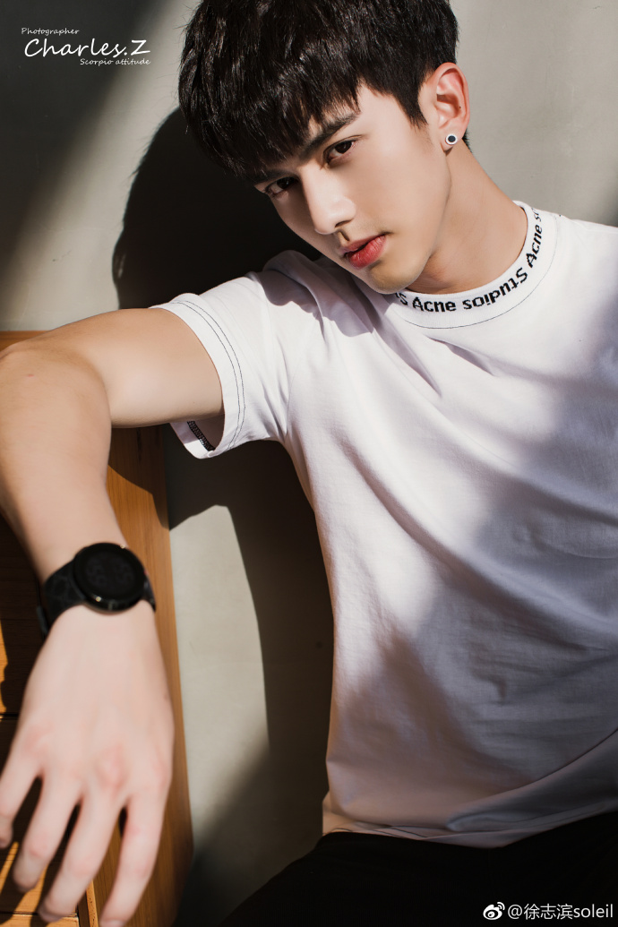 《非常完美》帅帅的小哥哥,追过时间最长的男团,宋松依旧很酷!