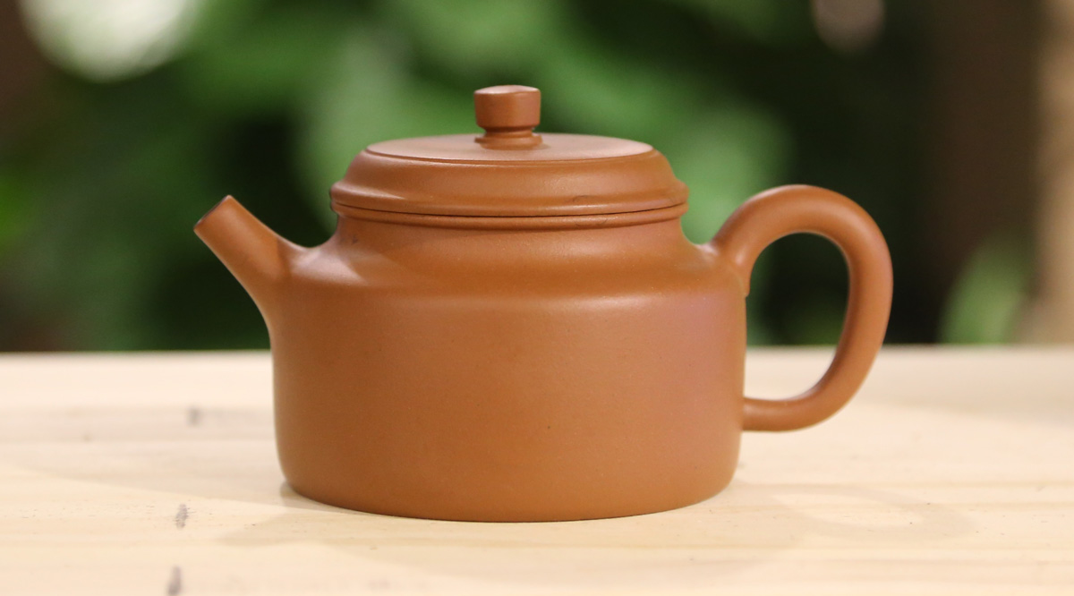 端庄稳重 简洁质朴——德钟紫砂壶