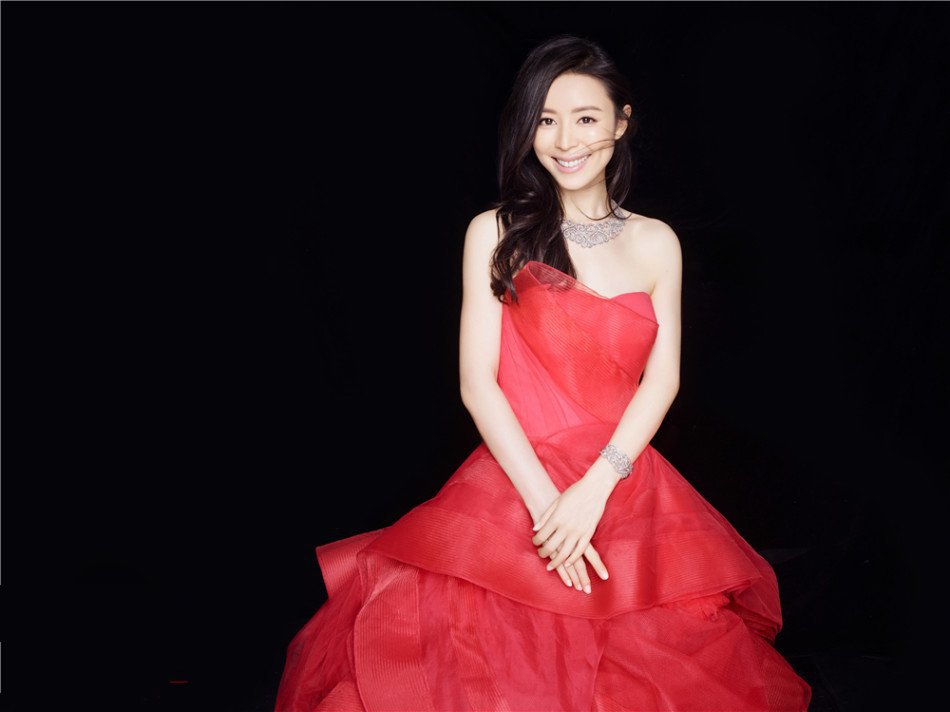 张静初穿婚纱才是美到精致,让网友感慨:不愧是气质女神,完美!