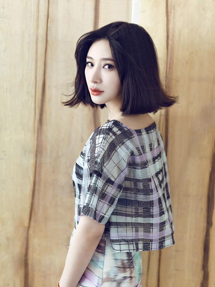 熊乃瑾写真尽显清新唯美,网友:这红唇真有特点