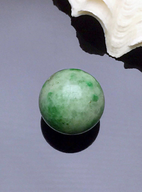 这么大的清代翡翠珠子,是做这个用的吗?