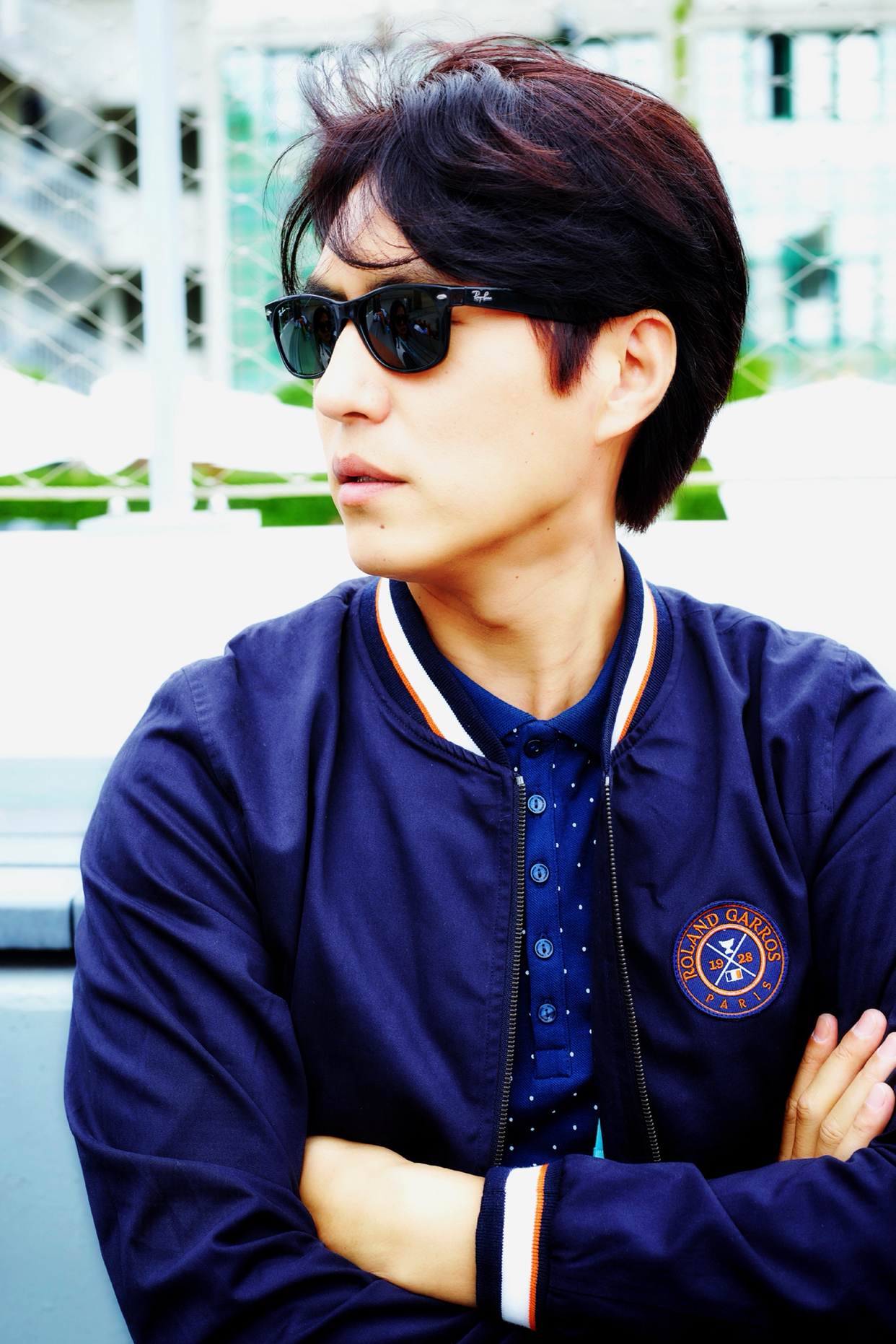 昨日,法网中国区大使靳东帅气亮相2018法网赛场