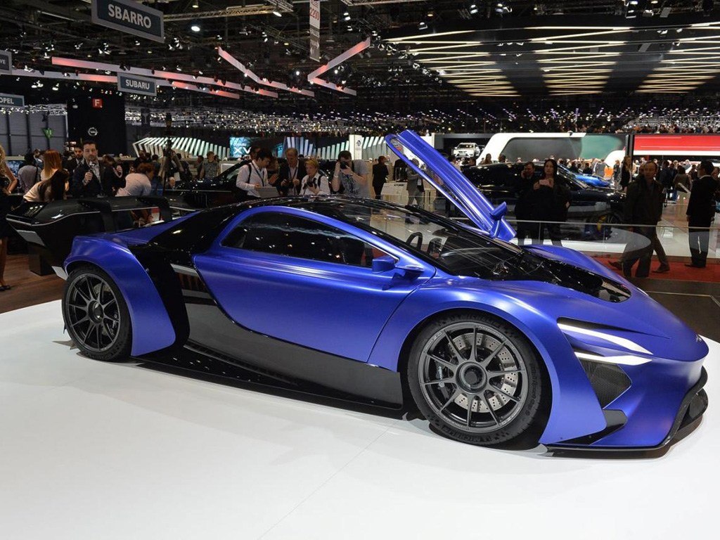 强哥车展秀:用颜值来征服你 at96 trev