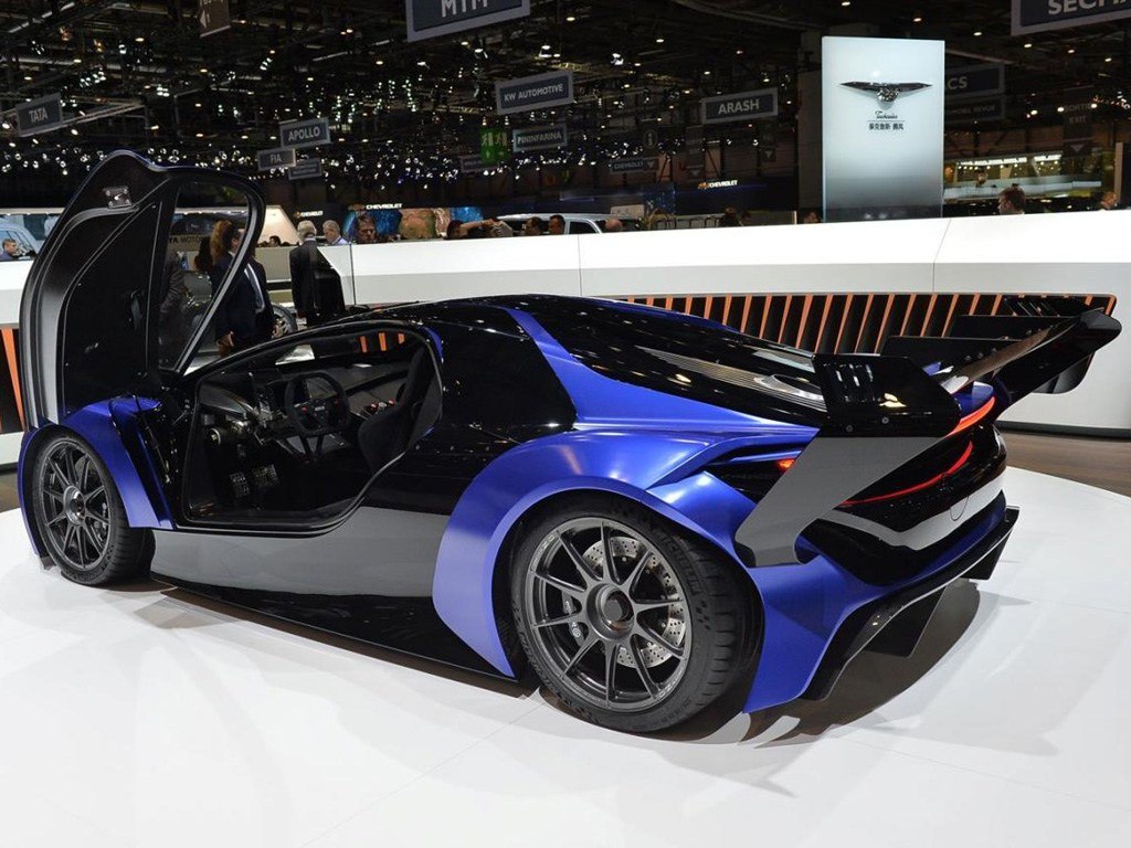 强哥车展秀:用颜值来征服你 at96 trev