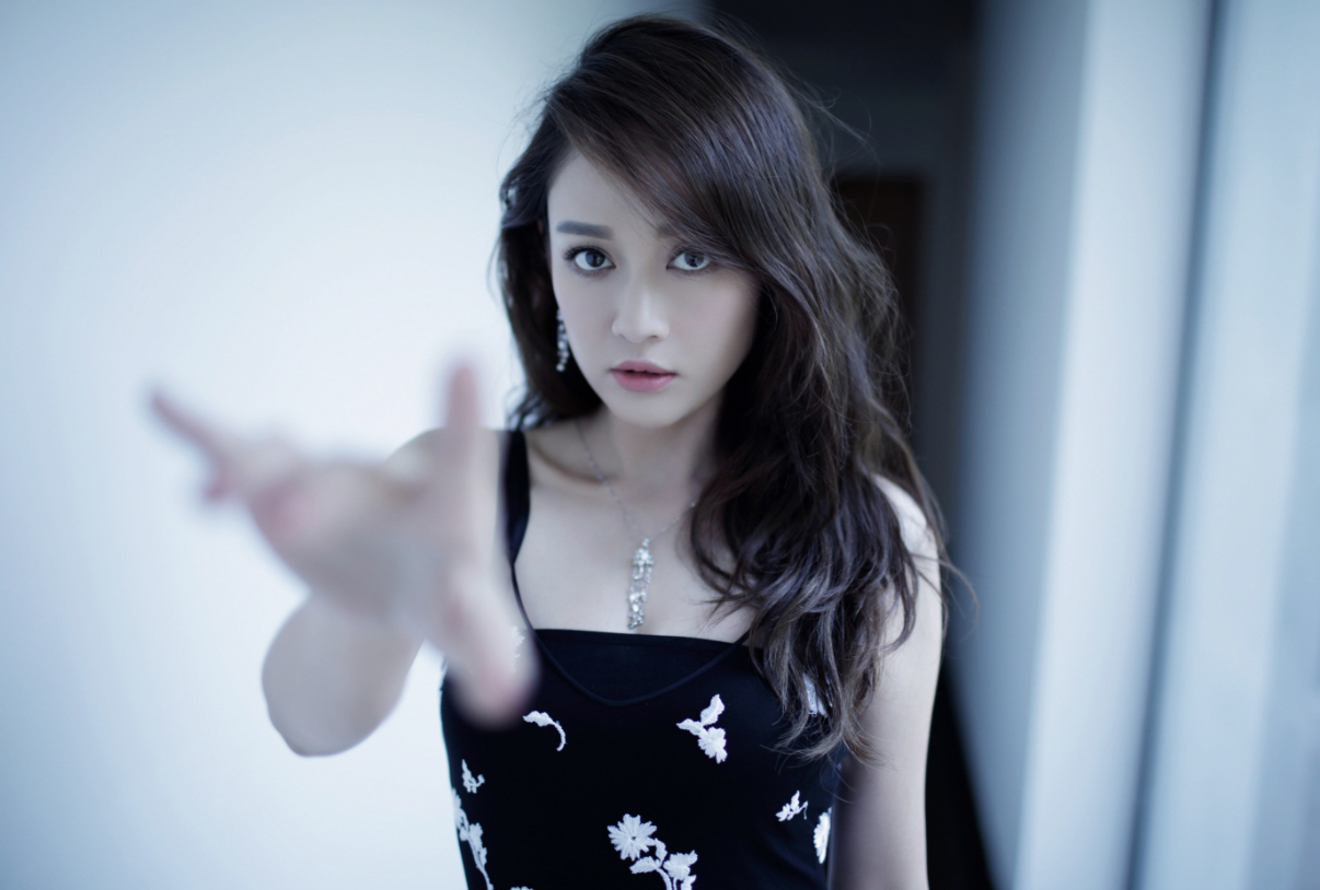 女明星体重同样过百,刘涛丰满,蒋欣小腿胖一圈