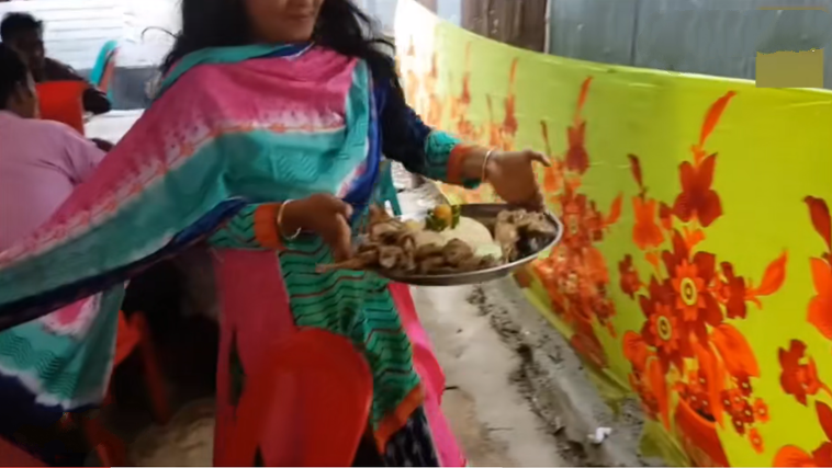 直击印度婚礼上的婚宴,每桌一盆肉,吃饭只能用手抓