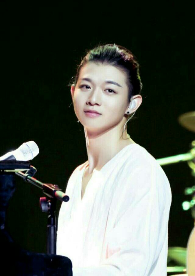 可盐可萌,可帅可美,可佛可仙,歌手霍尊了解一下?