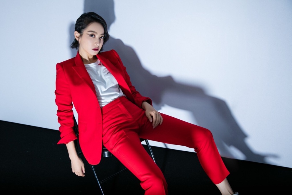宋茜 身穿红色西装,再次释放大招
