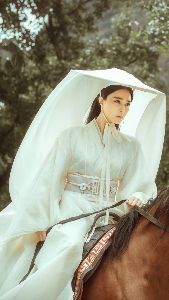 有些臃肿的范冰冰,却能将娇俏发挥到极致