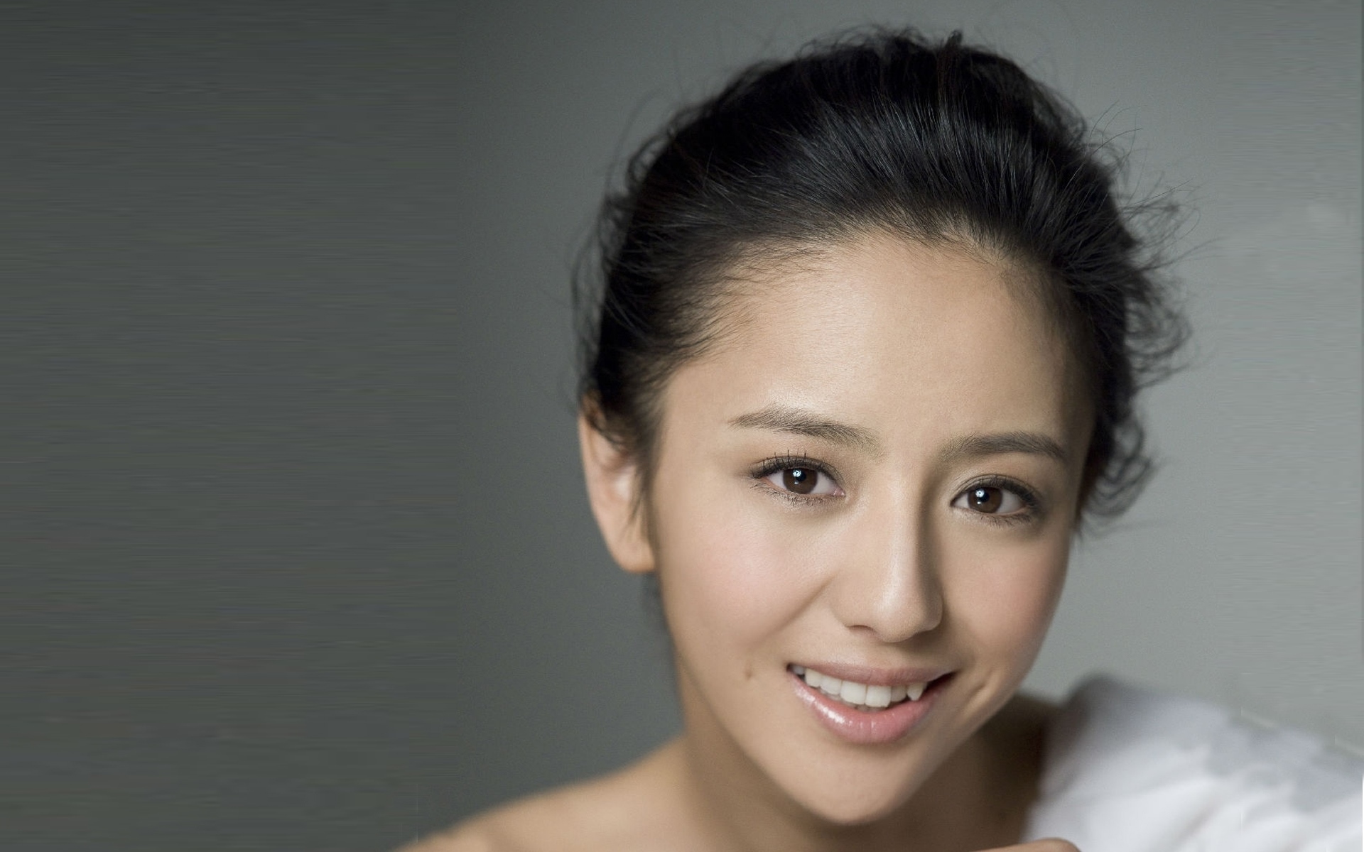 娱乐圈内长有"小虎牙"的明星,刘昊然上榜,最后一位你认识吗?