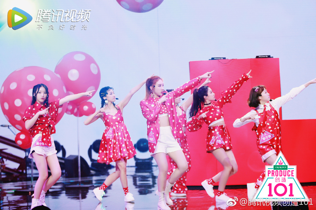 《创造101》第三次公演舞台照曝光!观众透露她们组的舞台最炸!