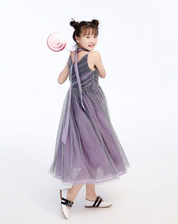 森碟近照曝光,大长腿不见了脖子变短腰还粗,第一次觉得她不好看