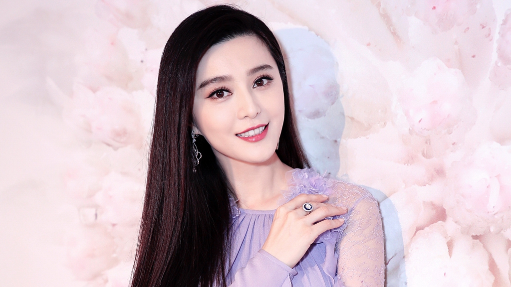 范冰冰证件照打120分,景甜证件照打90分,而她只能打20分!