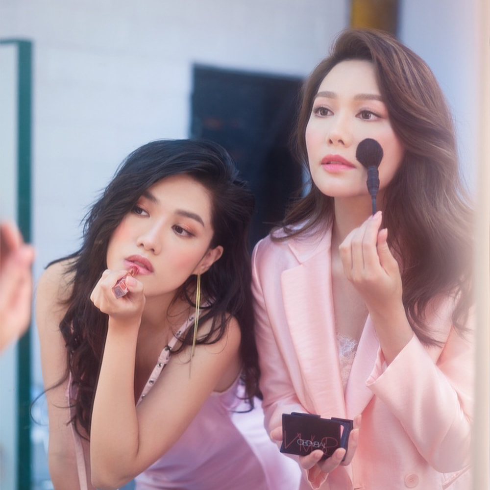 tvb汤洛雯与妹妹首度以姐妹档上阵,拍摄时尚靓丽宣传广告!