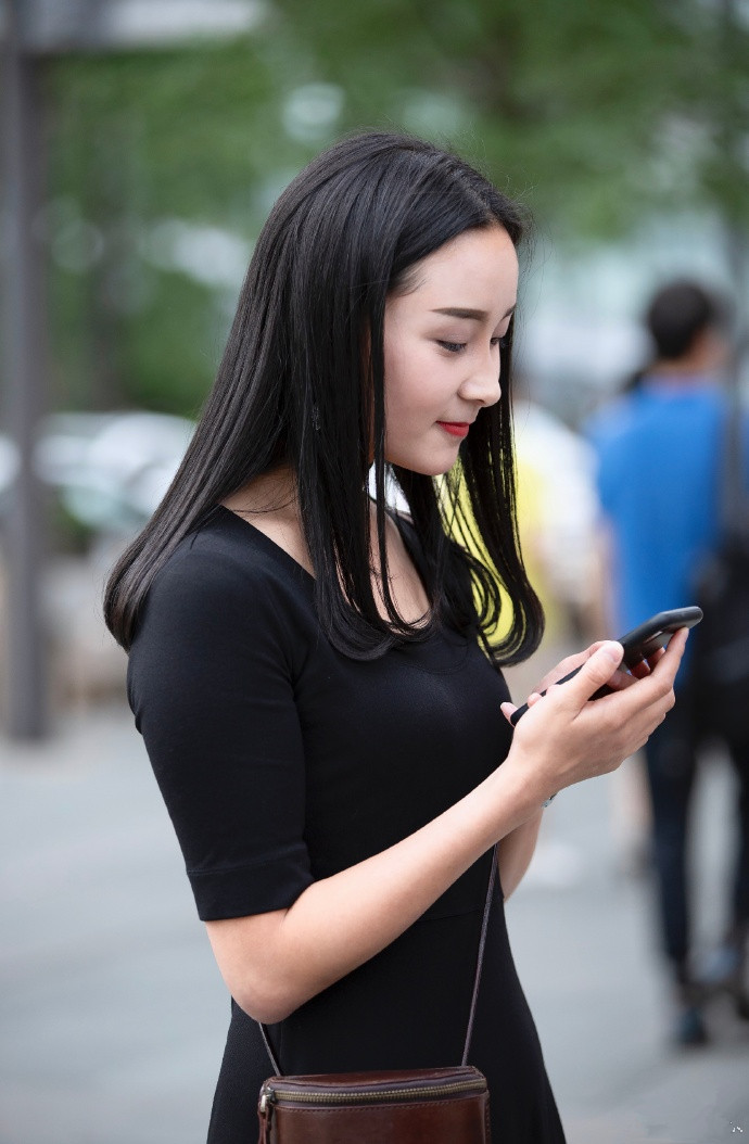 成都街拍,高颜值的美女都喜欢这么搭,有没有让人怦然心动?