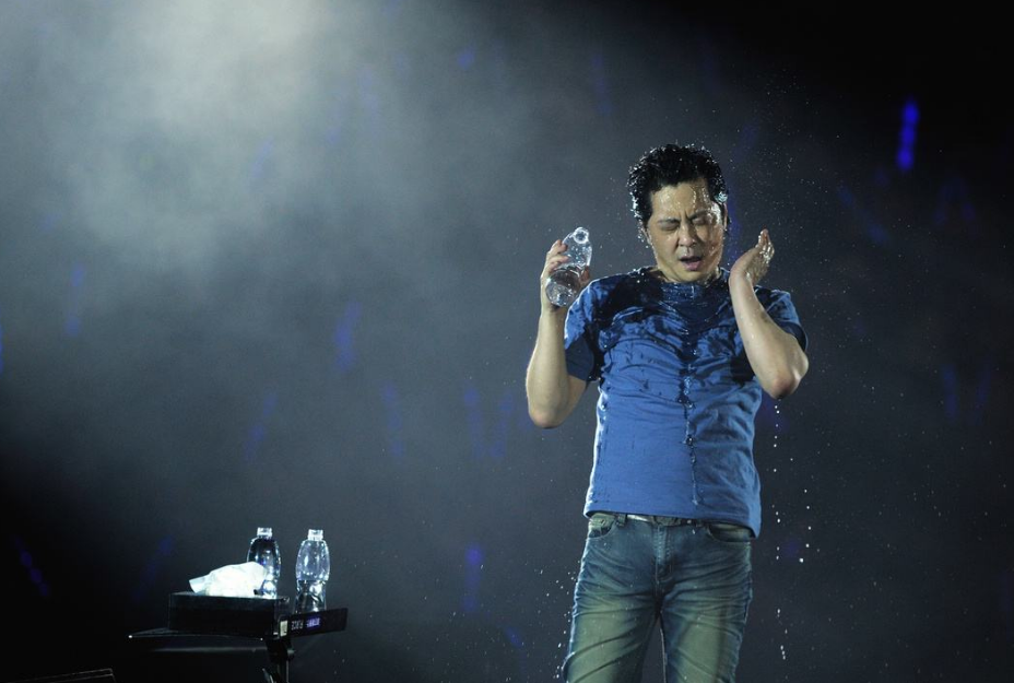 王杰6张演唱会照片,我猜你只见过1张,见过3张以上一定是真爱粉