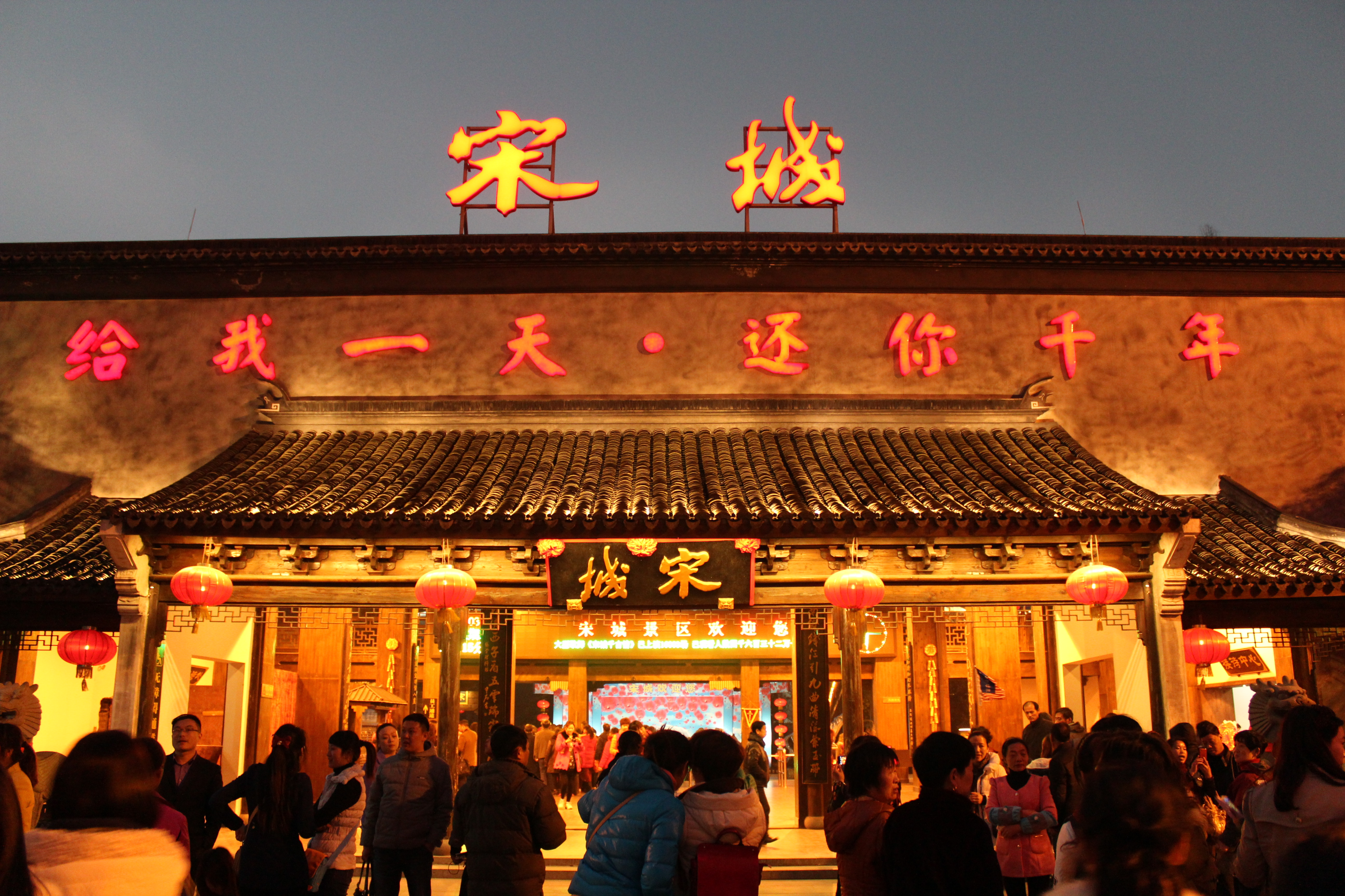 这是我国最成功的人造景点,游客络绎不绝!你去过了吗?