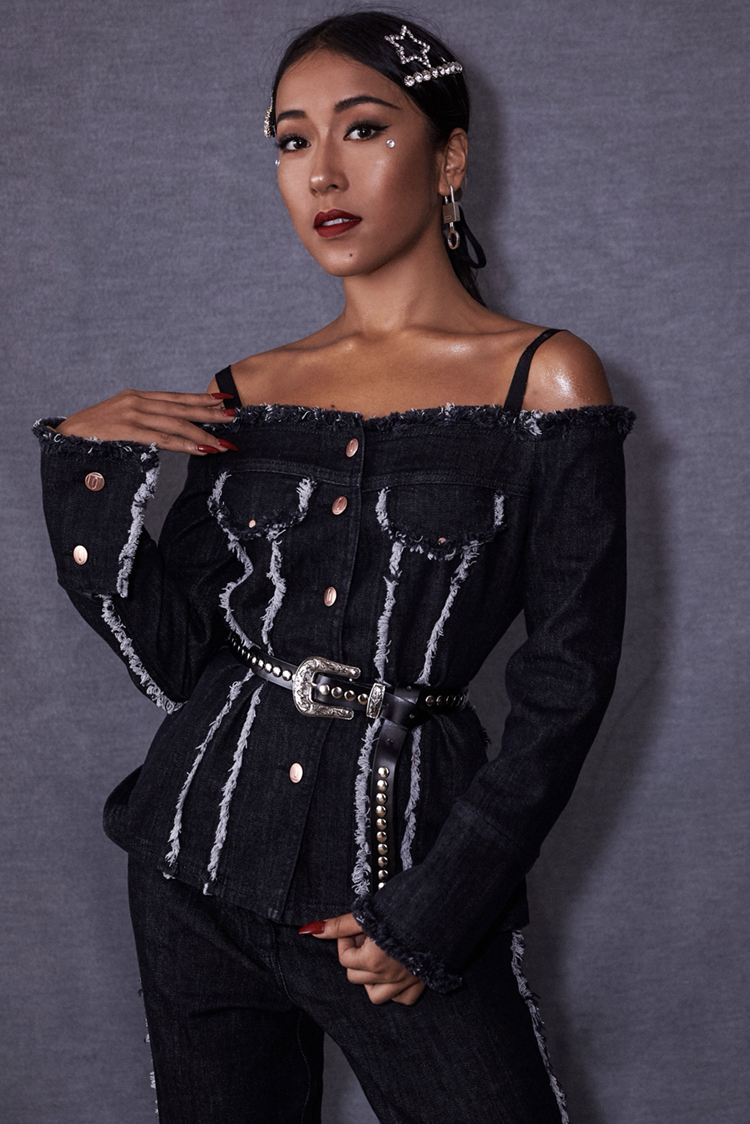 吉克隽逸新照片:爱上黑色的皮肤,它让自己与众不同!