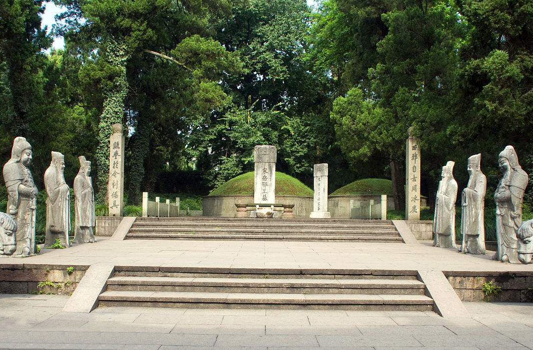 张宪墓遗址,现位于西湖边仁寿山公园内,遗存明代正德年间残碑一通,石