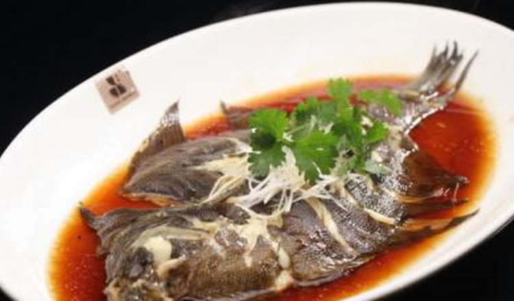 清蒸比目鱼超级好吃哦,养生保健作用也很突出