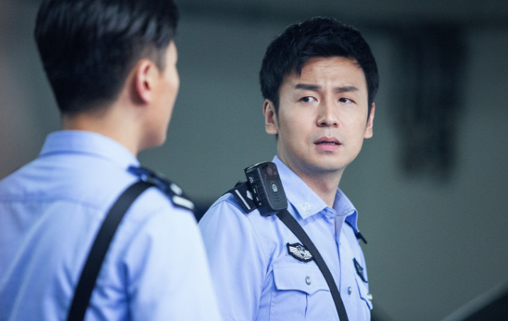 佟丽娅岳云鹏飞天吻戏,画面简直辣眼睛,网友:美女与野兽!