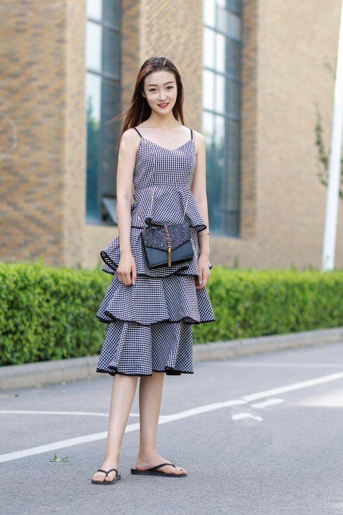 天津街拍,美在恰到好处,尽显窈窕身姿,彰显迷人曲线!