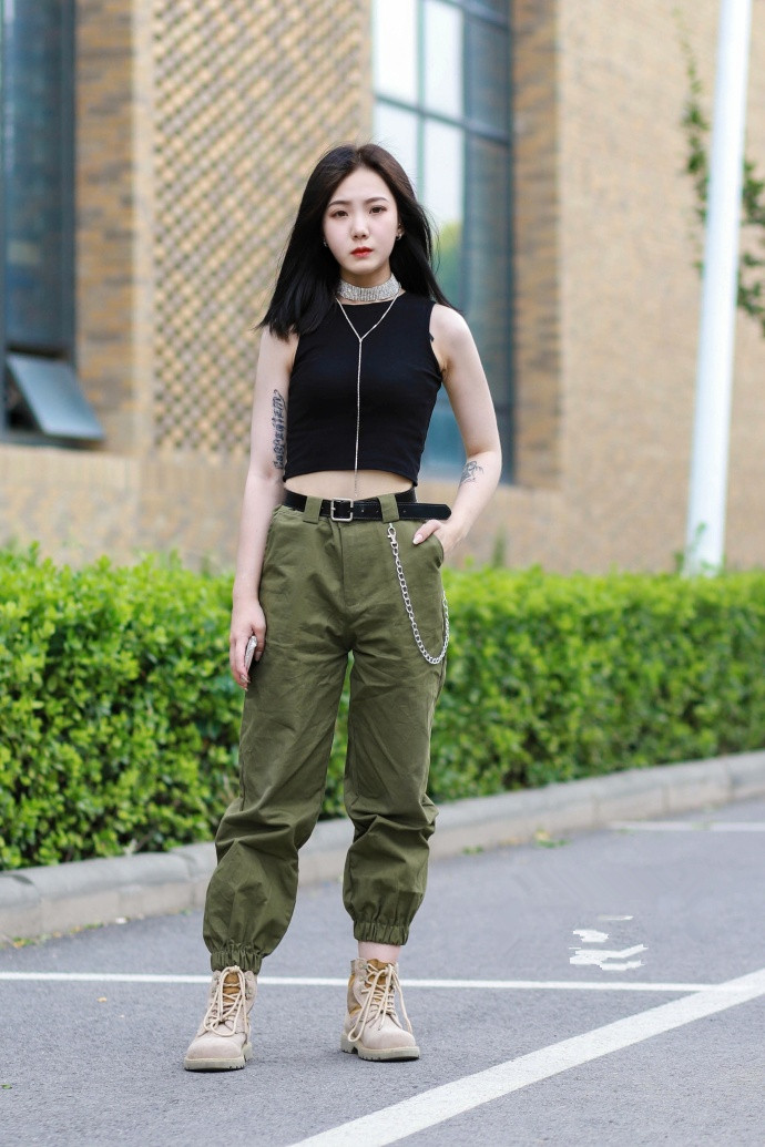 天津街拍,美在恰到好处,尽显窈窕身姿,彰显迷人曲线!