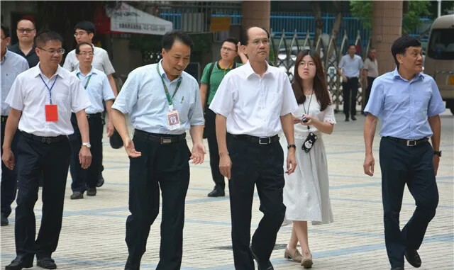 高考加油!市长郑剑戈带队检查龙湖区考点准备工作