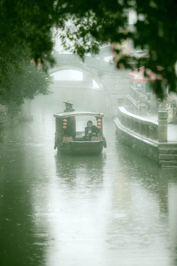 烟雨濛濛的水乡美景