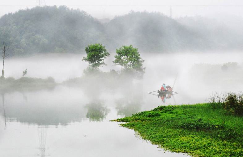 烟雨濛濛的水乡美景
