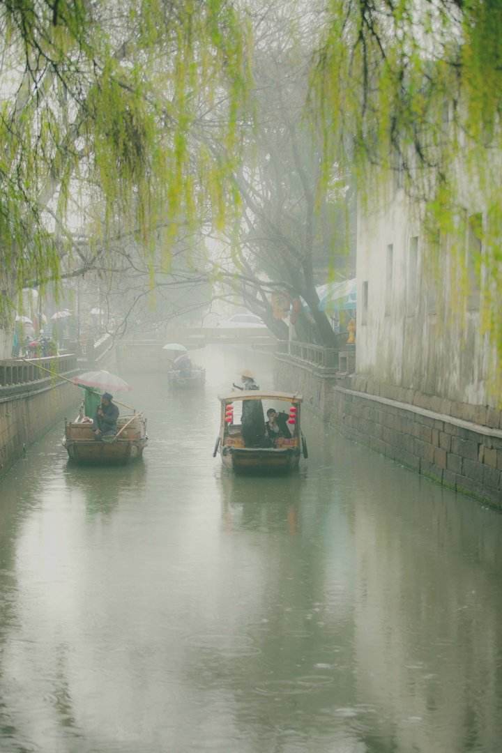 烟雨濛濛的水乡美景