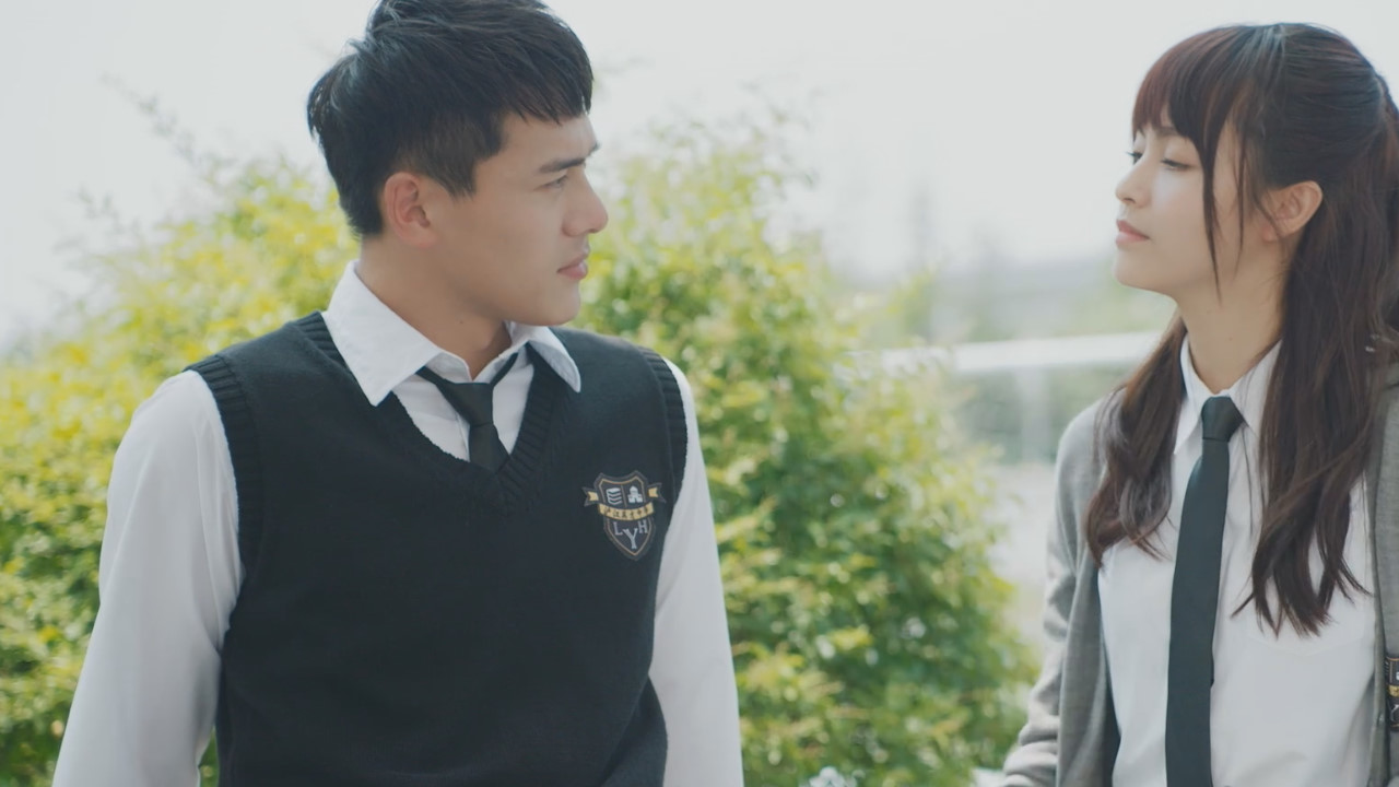 同学两亿岁:外星美少女狂撩校草,校草冰山内心渐渐融化