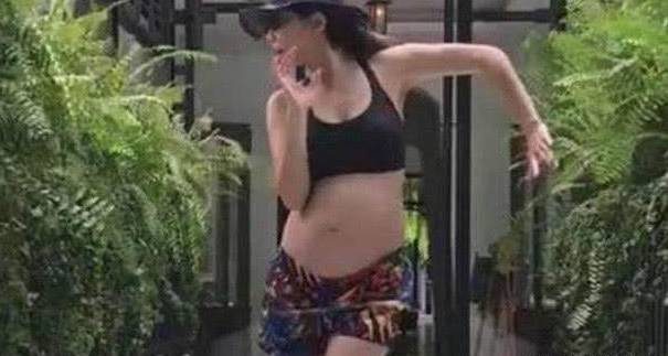 怀孕也健身的女星:陈妍希爱游泳,姚晨举哑铃,ella挺巨肚跳劲舞