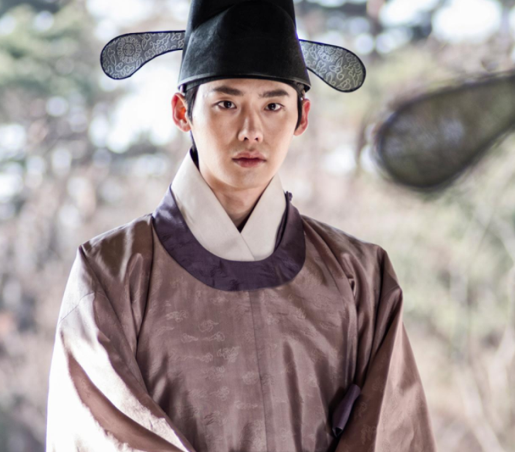 宋仲基穿古装俊美,朴施厚穿古装儒雅,李钟硕穿古装画风诡异!