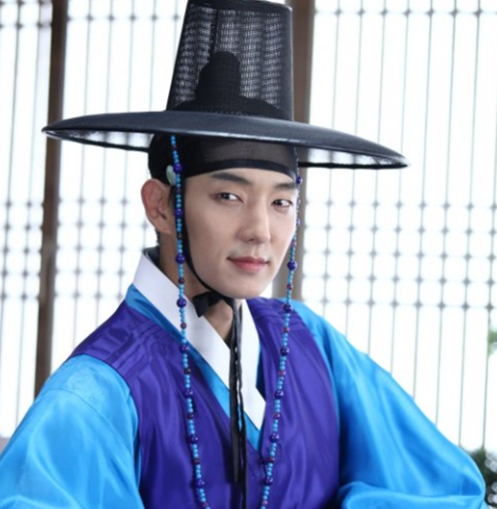 宋仲基穿古装秀气,金秀贤穿古装贵气,朴宝剑穿古装蓬头垢面!