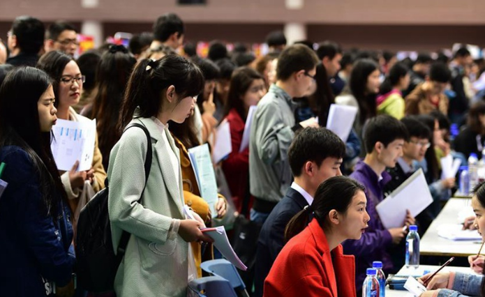 女大学生应聘模特遭整容贷,欠下巨款留遗书,了解缘由后网友泪目