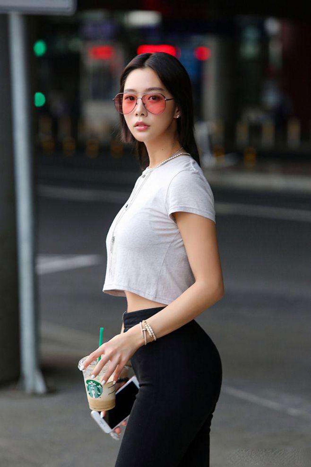 街拍:如果50万人民币和以下五位选其中一位,你会选哪一位?