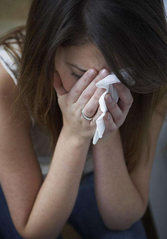 女人哭泣的图片伤感图片